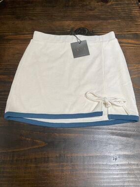 Le Lis Cream  Waffle Knit Lined Mini Skirt with Blue Trim and Side Bow